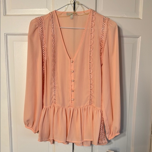 NWT GB Peach Puff Sleeve Peplum Blouse with Beautiful Lace Details - Picture 1 of 10